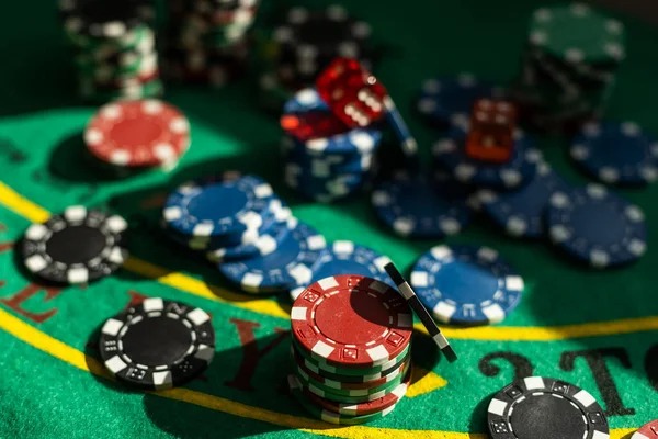 Gem Saviour slot reel display showing jewel symbols and payline highlights